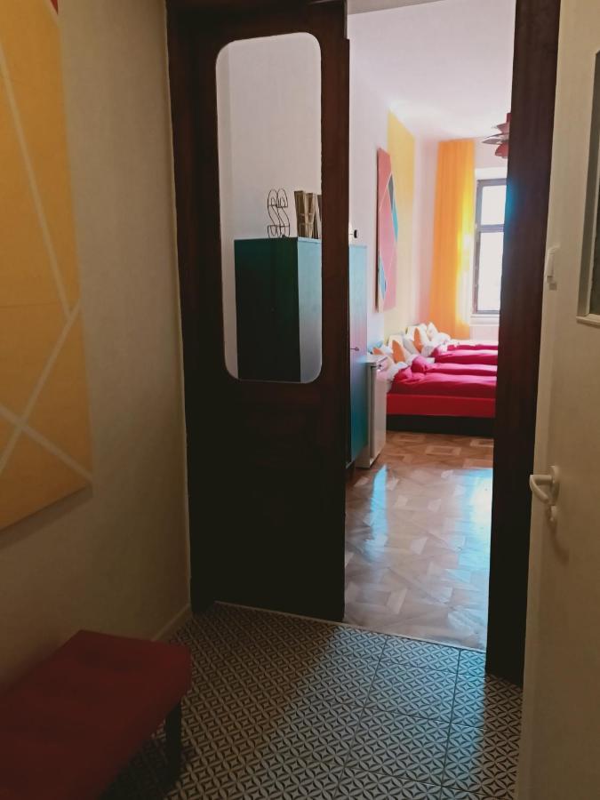 View To The Cracow Basic Apartman Krakkó Kültér fotó